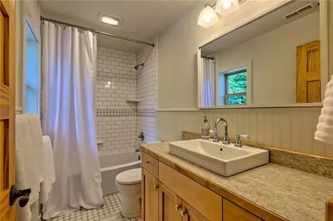 Bath - 4610 Murray Cove Rd, Tiger, GA 30576 photo 6 of 7