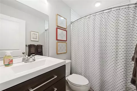 Bath - 2572 Beverly Hills Dr, Chamblee, GA 30341 photo 3 of 4