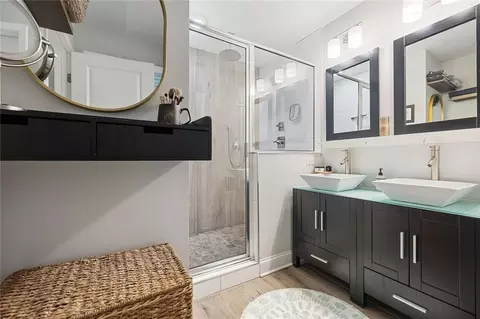 Bath - 2572 Beverly Hills Dr, Chamblee, GA 30341 photo 1 of 4