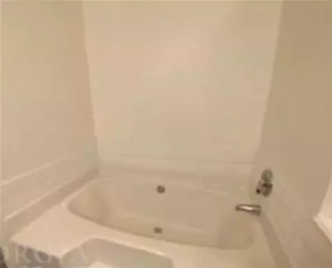 Bath - 446 Hampton Green Dr, Lagrange, GA 30240 photo 3 of 3