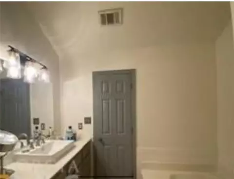 Bath - 446 Hampton Green Dr, Lagrange, GA 30240 photo 1 of 3