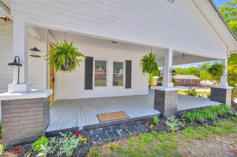 Exterior - 1097 Mize Rd, Toccoa, GA 30577 photo 4 of 13