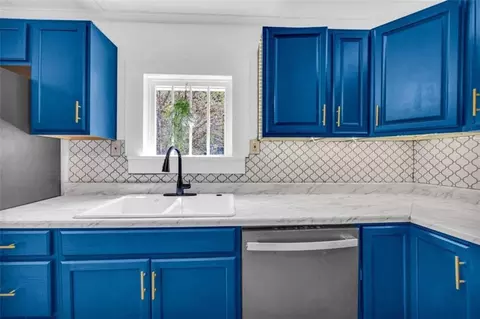 Kitchen - 1097 Mize Rd, Toccoa, GA 30577 photo 6 of 7
