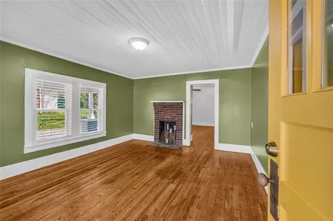 Living - 1097 Mize Rd, Toccoa, GA 30577 photo 5 of 9