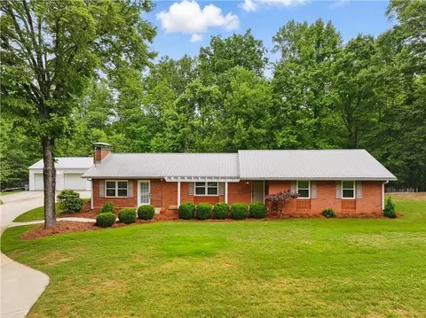 3110 Springdale Park Cir, Gainesville, GA 30506