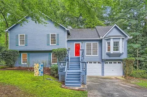 2715 Braemore Gln, Powder Springs, GA 30127
