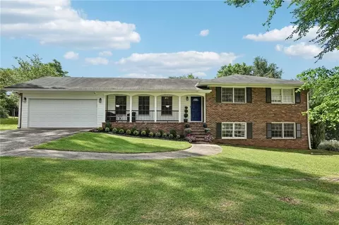 156 Sims St, Winder, GA 30680
