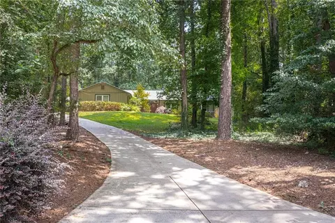 1776 Bear Cave SW, Lilburn, GA 30047