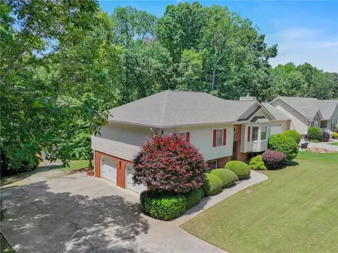 4654 Fox Forrest Dr, Flowery Branch, GA 30542