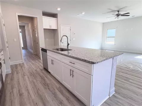 Kitchen - 635 Forest Way, Cornelia, GA 30531 photo 4 of 5