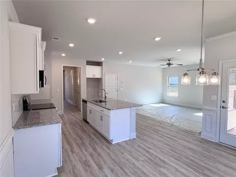 Kitchen - 635 Forest Way, Cornelia, GA 30531 photo 3 of 5