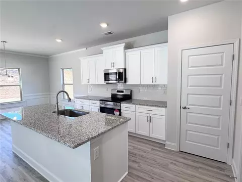 Kitchen - 635 Forest Way, Cornelia, GA 30531 photo 2 of 5