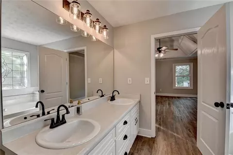 Bath - 1882 Flowering Dr, Grayson, GA 30017 photo 2 of 6