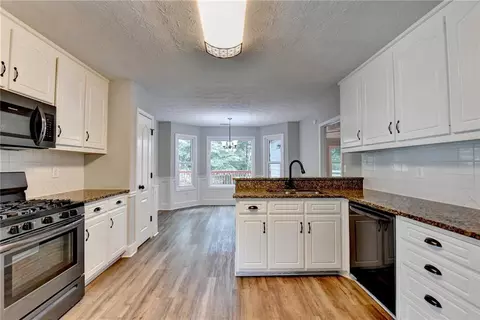 Kitchen - 1882 Flowering Dr, Grayson, GA 30017 photo 7 of 8