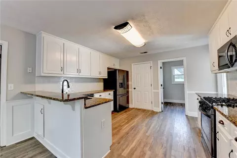 Kitchen - 1882 Flowering Dr, Grayson, GA 30017 photo 3 of 8