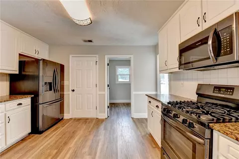 Kitchen - 1882 Flowering Dr, Grayson, GA 30017 photo 4 of 8