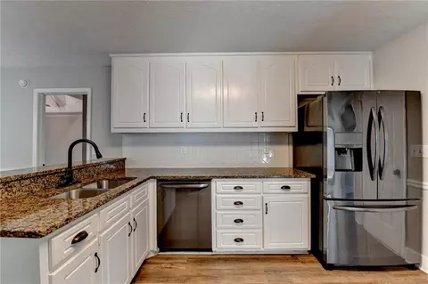 Kitchen - 1882 Flowering Dr, Grayson, GA 30017 photo 5 of 8