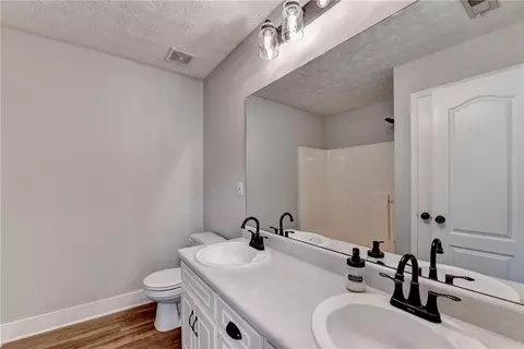 Bath - 1882 Flowering Dr, Grayson, GA 30017 photo 5 of 6