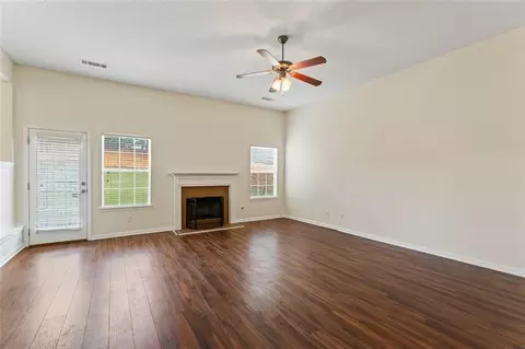 Living - 507 Vaughan Dr, Hampton, GA 30228 photo 5 of 6