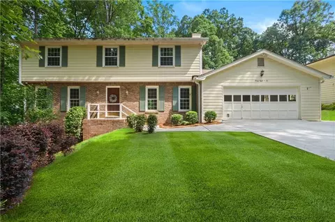 3802 SW Knights Bridge Rd SW, Lilburn, GA 30047