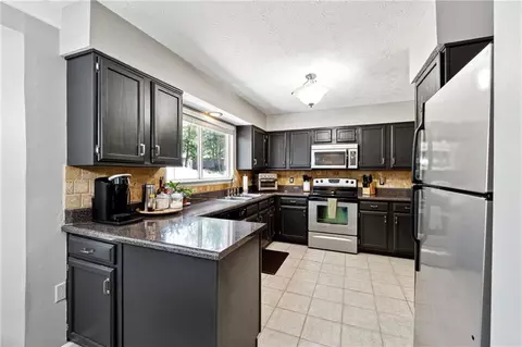 Kitchen - 4031 E Meadow Dr, Duluth, GA 30096 photo 2 of 3