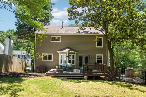 Exterior - 4031 E Meadow Dr, Duluth, GA 30096 photo 3 of 4