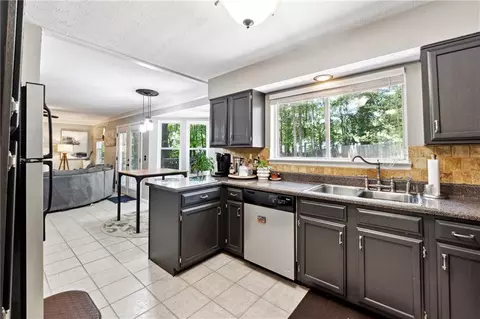 Kitchen - 4031 E Meadow Dr, Duluth, GA 30096 photo 3 of 3