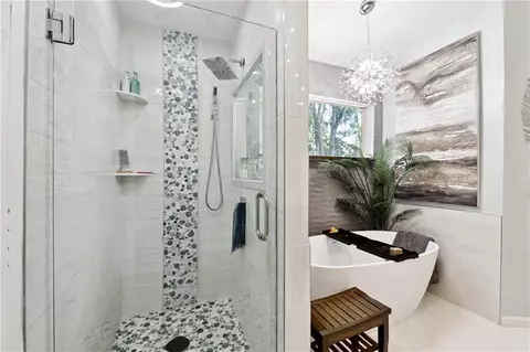 Bath - 4031 E Meadow Dr, Duluth, GA 30096 photo 2 of 4