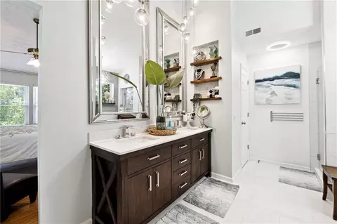 Bath - 4031 E Meadow Dr, Duluth, GA 30096 photo 3 of 4