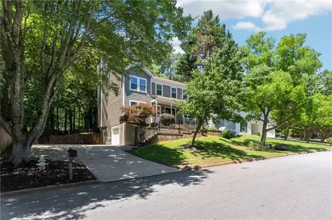 Exterior - 4031 E Meadow Dr, Duluth, GA 30096 photo 2 of 4