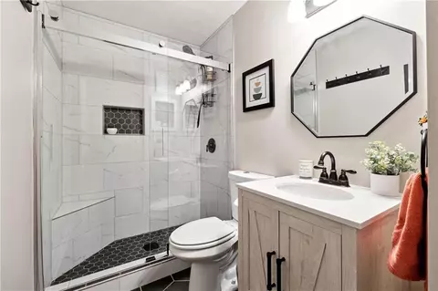 Bath - 4031 E Meadow Dr, Duluth, GA 30096 photo 1 of 4