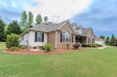 222 Hidden Meadows Ln, Mount Airy, GA 30563