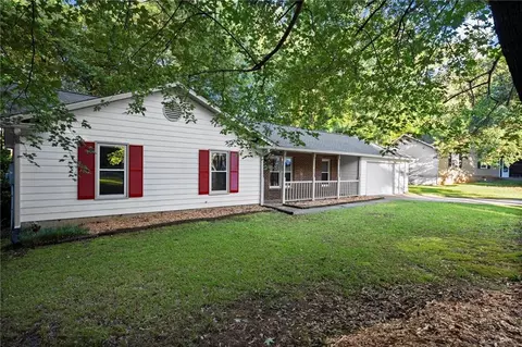 11006 Clearwater Dr, Hampton, GA 30228