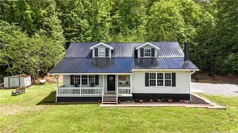 687 W Price Creek Rd, Talking Rock, GA 30175