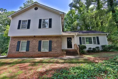 752 Roxboro Trce, Lawrenceville, GA 30044