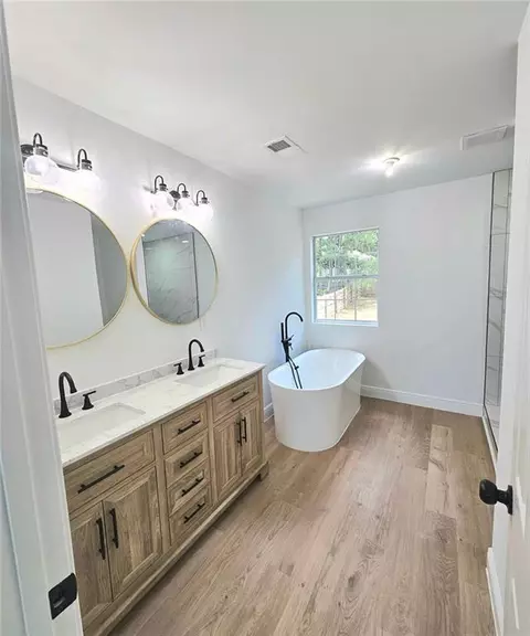 Bath - 681 Burtons Cv, Hampton, GA 30228 photo 2 of 7