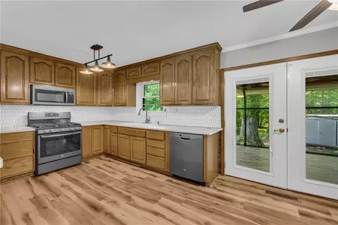 Kitchen - 15 Porter Cir, Hampton, GA 30228 photo 1 of 2