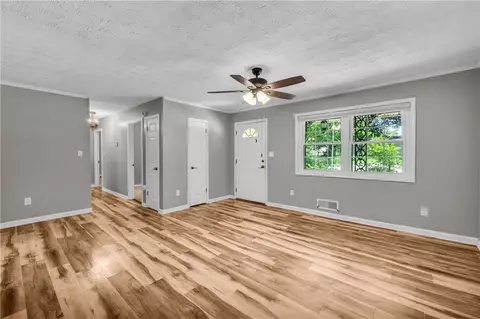 Living - 15 Porter Cir, Hampton, GA 30228 photo 3 of 7