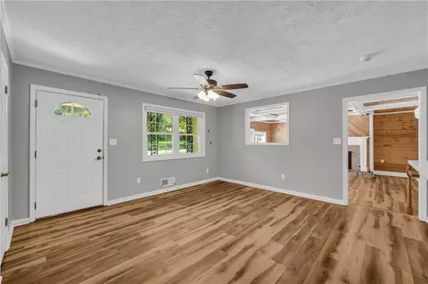 Living - 15 Porter Cir, Hampton, GA 30228 photo 2 of 7