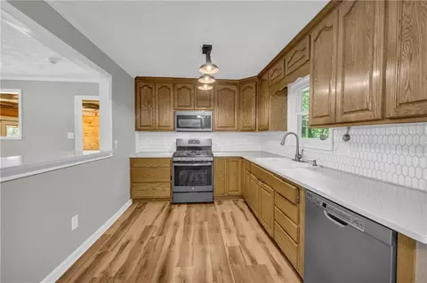 Kitchen - 15 Porter Cir, Hampton, GA 30228 photo 2 of 2