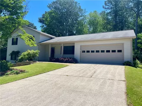 1028 Gate Post Ln, Lawrenceville, GA 30044