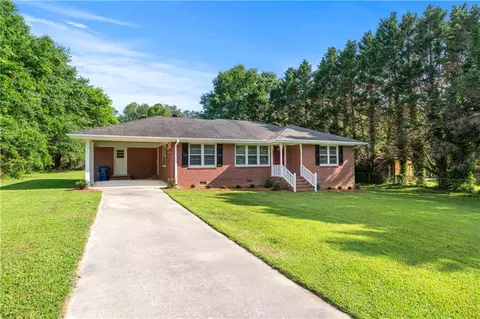 156 Ridgeway St, Winder, GA 30680