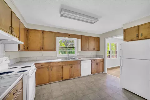 Kitchen - 2505 Commerce Rd, Athens, GA 30607 photo 2 of 2