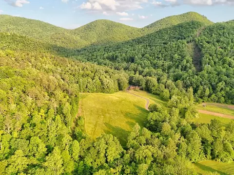 726 Cathey Rd, Mountain City, GA 30562