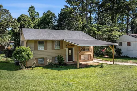 992 Brian Ln, Forest Park, GA 30297