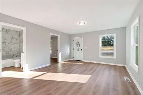 Living - 124 Stark St, Commerce, GA 30529 photo 1 of 1