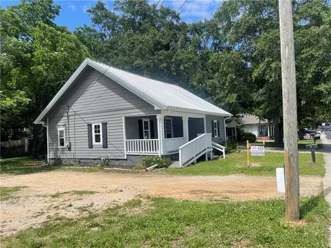 74 Martin Luther King Jr Dr, Winder, GA 30680
