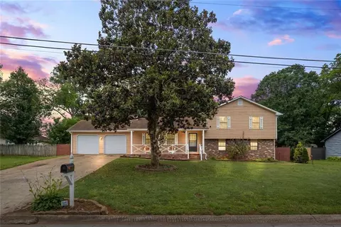 618 Summerville Dr, Lawrenceville, GA 30046
