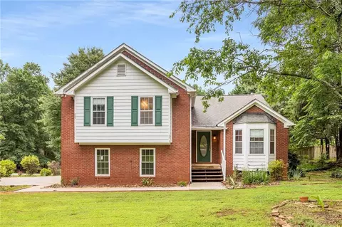 524 Stephens Point Dr SE, Lawrenceville, GA 30045
