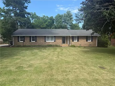 2266 Eastgate Dr, Snellville, GA 30078